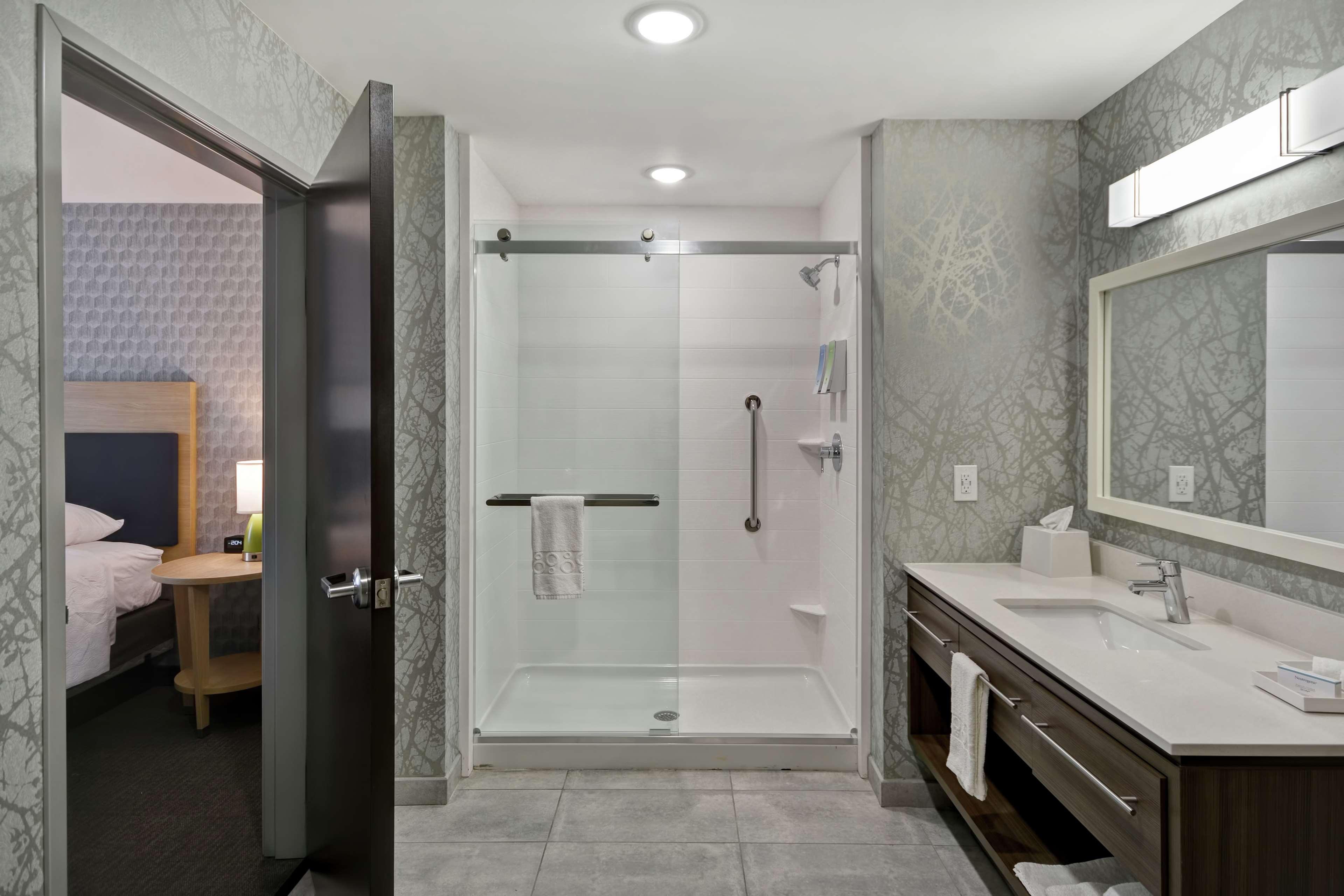 Home2 Suites By Hilton Grand Rapids North Уолкер Экстерьер фото