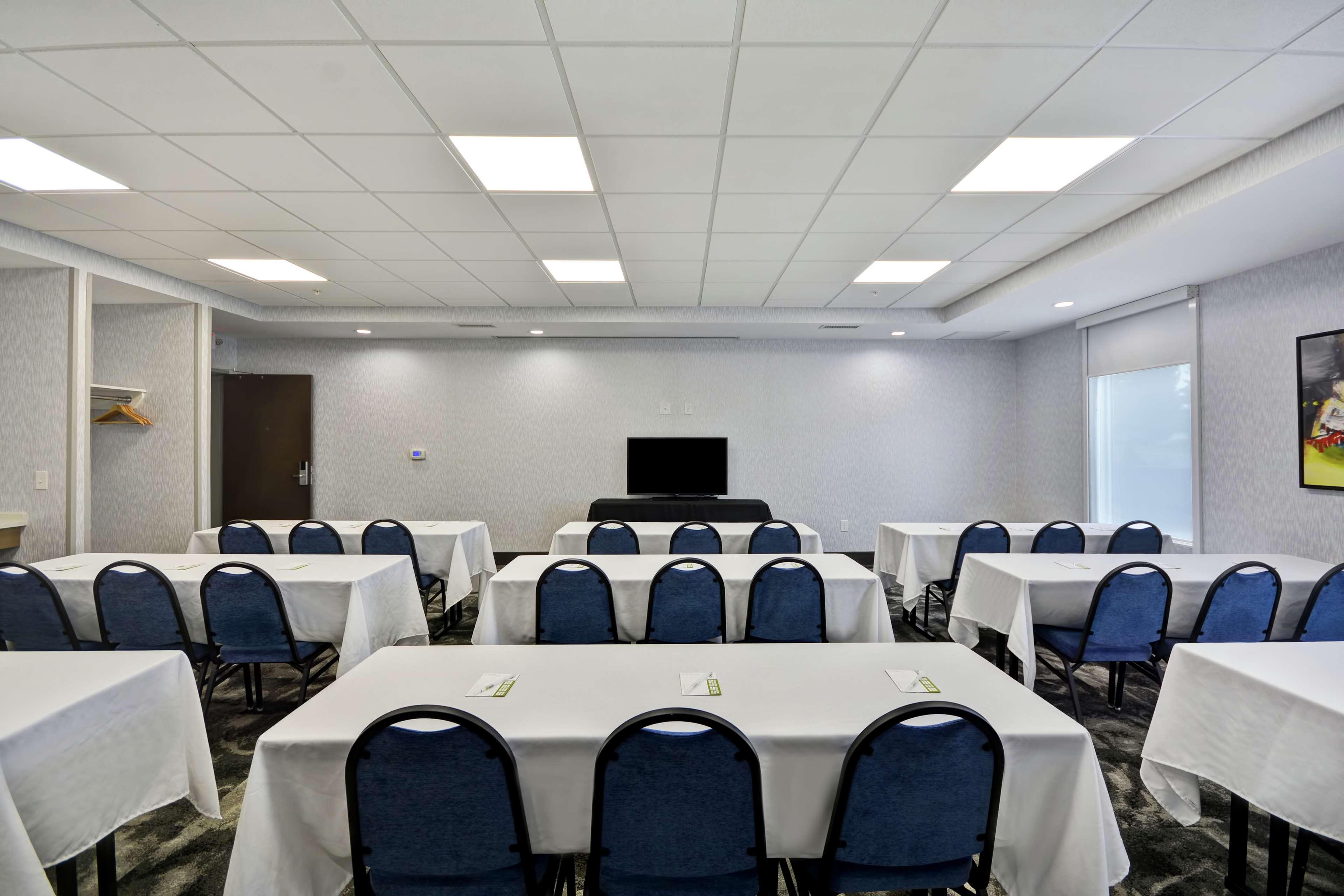 Home2 Suites By Hilton Grand Rapids North Уолкер Экстерьер фото