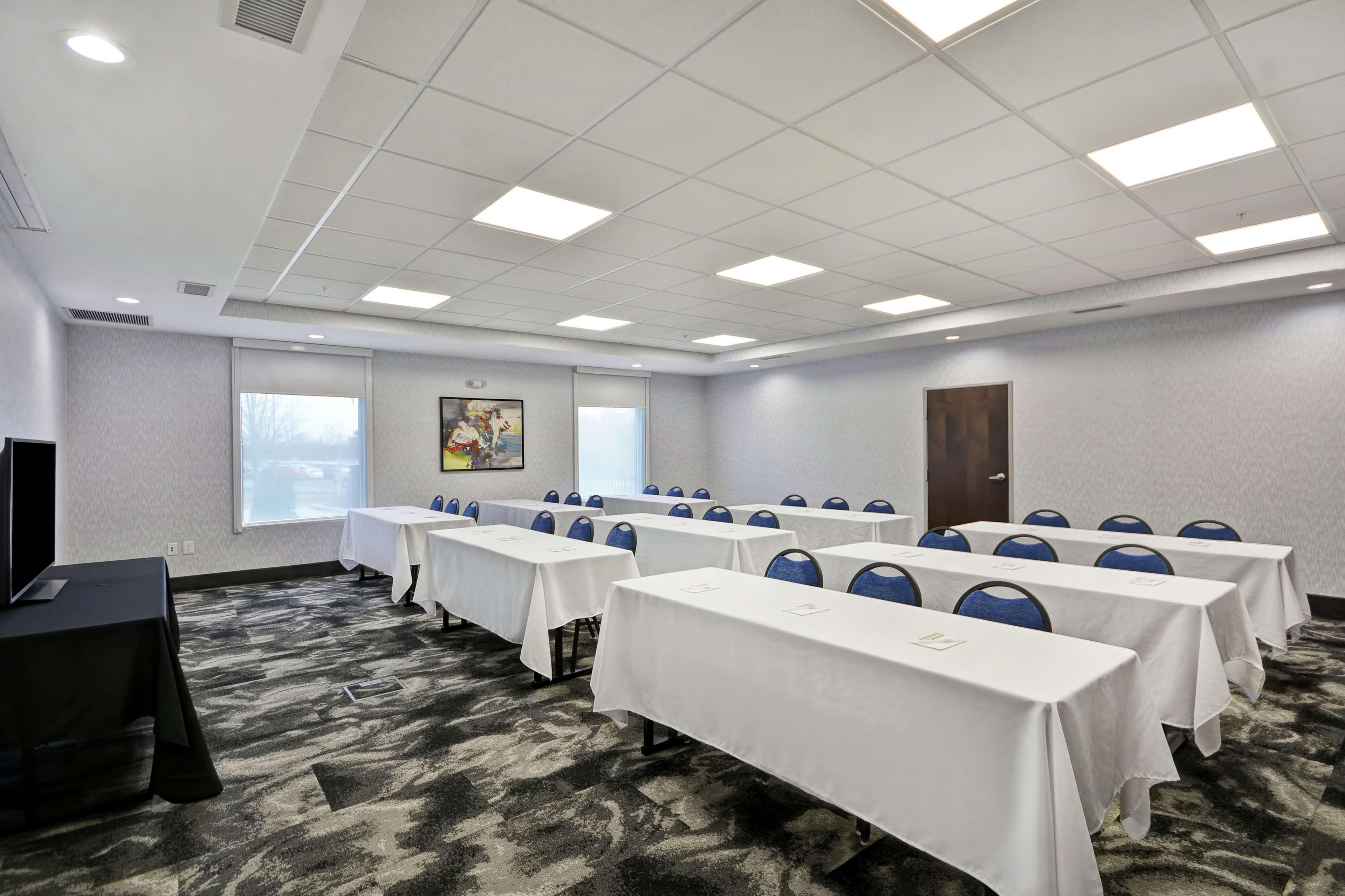 Home2 Suites By Hilton Grand Rapids North Уолкер Экстерьер фото