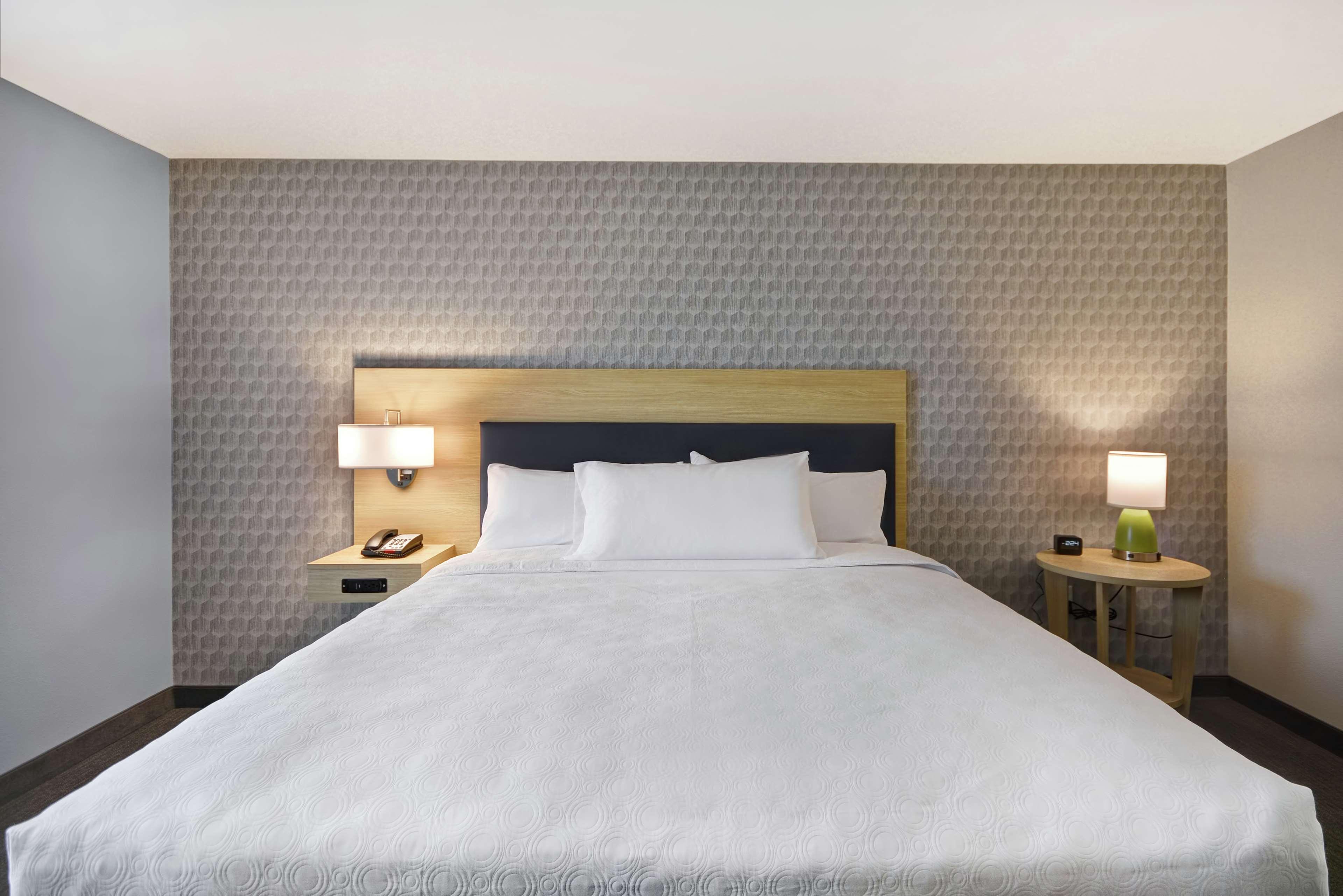 Home2 Suites By Hilton Grand Rapids North Уолкер Экстерьер фото