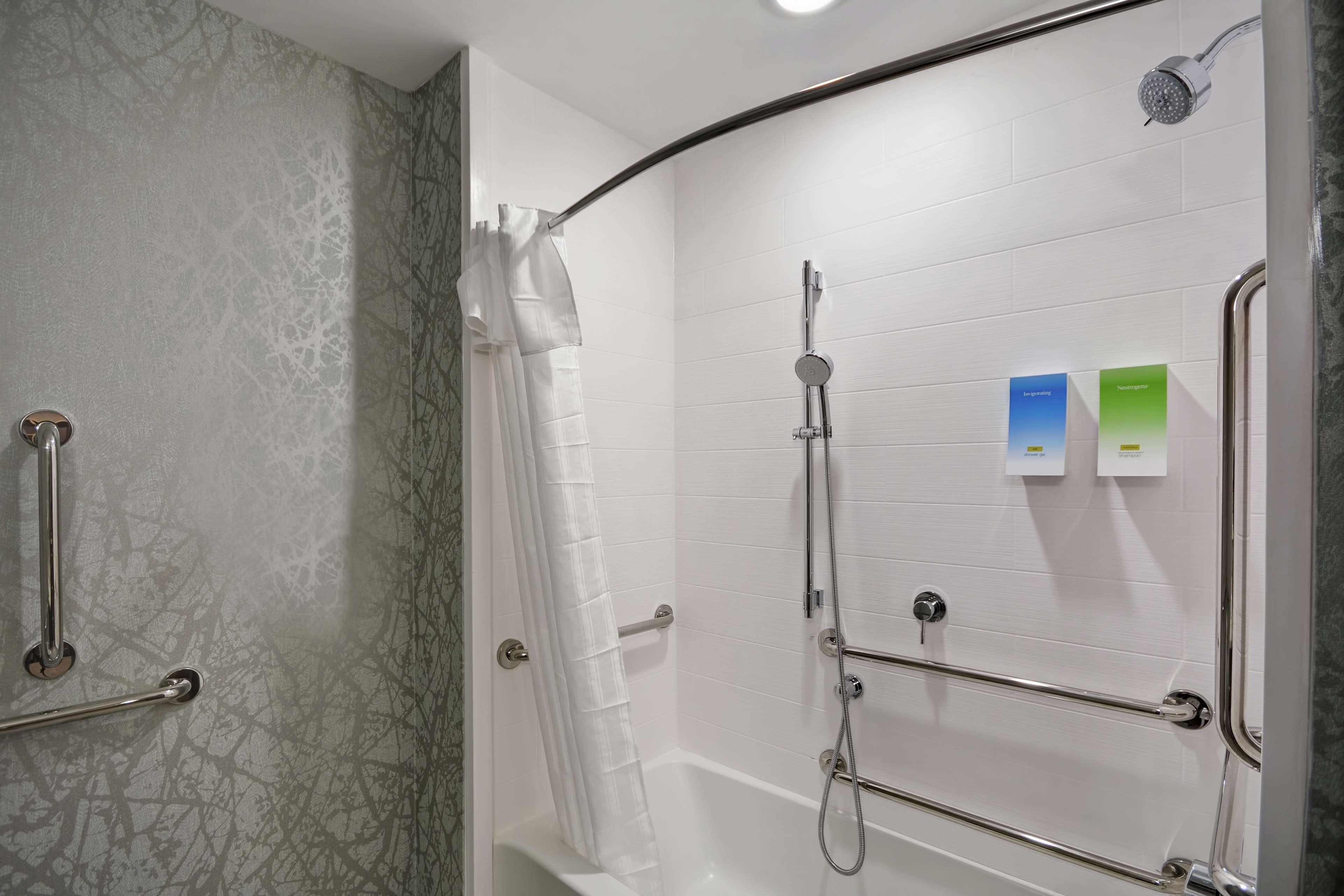 Home2 Suites By Hilton Grand Rapids North Уолкер Экстерьер фото