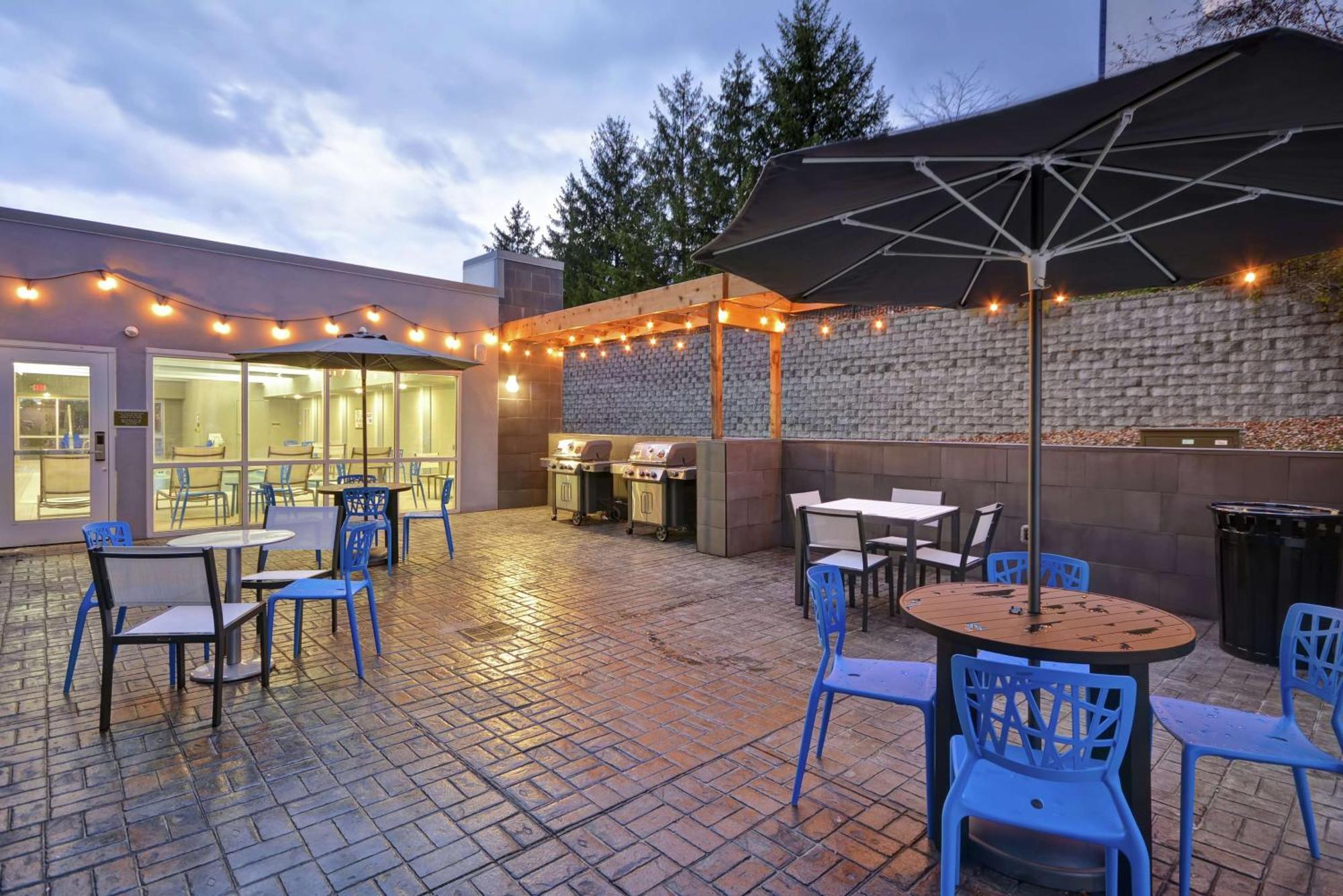 Home2 Suites By Hilton Grand Rapids North Уолкер Экстерьер фото
