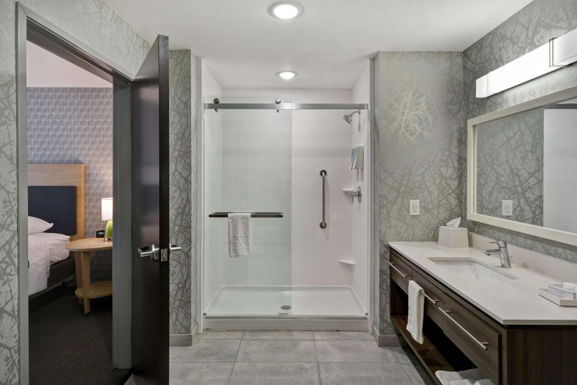 Home2 Suites By Hilton Grand Rapids North Уолкер Экстерьер фото