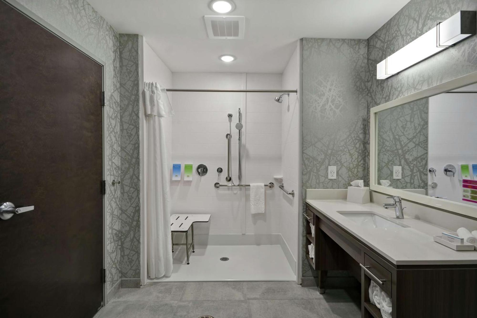 Home2 Suites By Hilton Grand Rapids North Уолкер Экстерьер фото